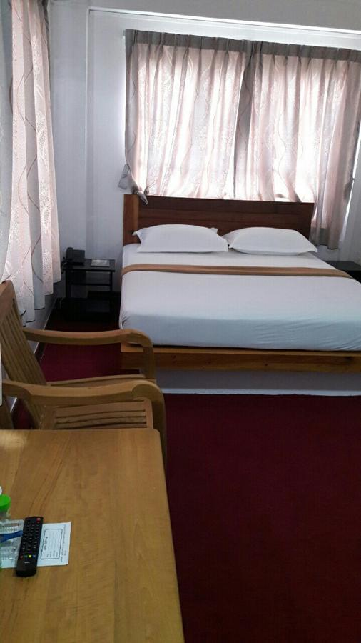 Venus Star Hotel Янгон Экстерьер фото